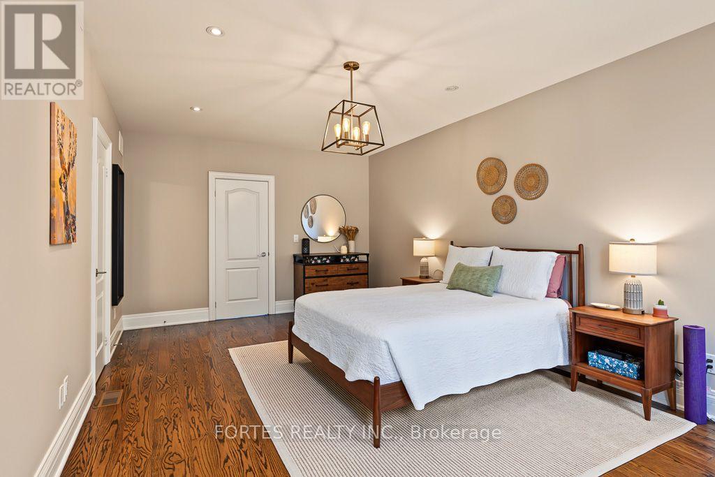 154 Holborne Avenue, Toronto, Ontario  M4C 2R6 - Photo 26 - E13840262