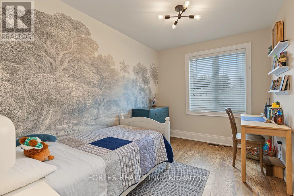 154 Holborne Avenue, Toronto, Ontario  M4C 2R6 - Photo 34 - E13840262