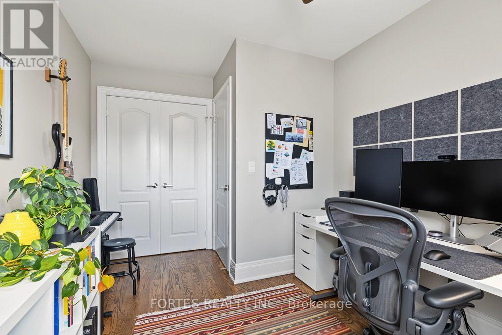 154 Holborne Avenue, Toronto, Ontario  M4C 2R6 - Photo 35 - E13840262