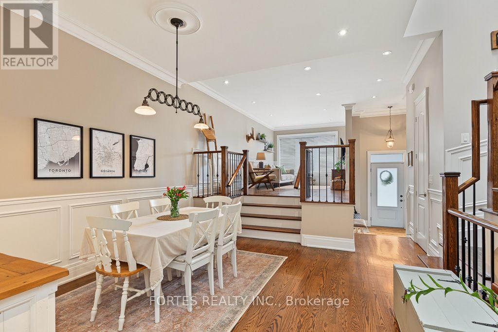 154 Holborne Avenue, Toronto, Ontario  M4C 2R6 - Photo 6 - E13840262