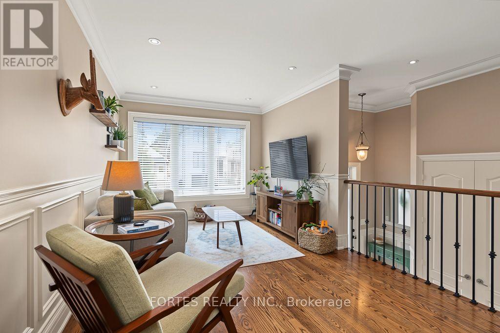 154 Holborne Avenue, Toronto, Ontario  M4C 2R6 - Photo 9 - E13840262