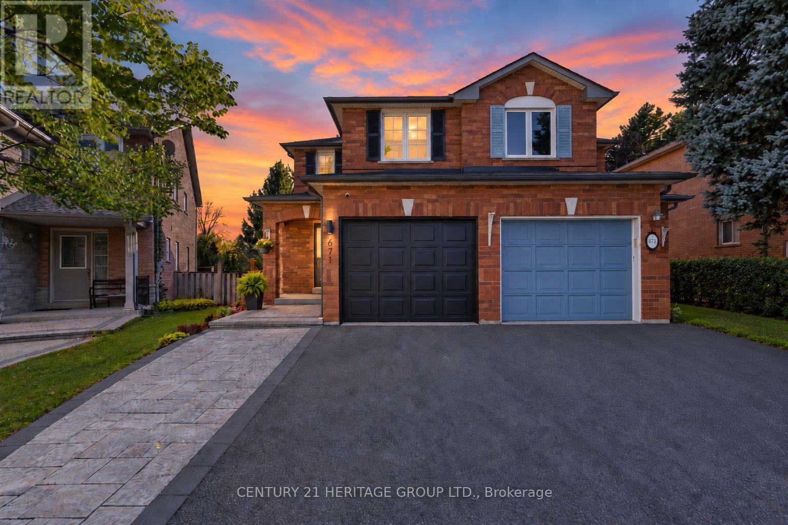 671 Walpole Crescent, Newmarket, Ontario  L3X 2B2 - Photo 2 - N13840150