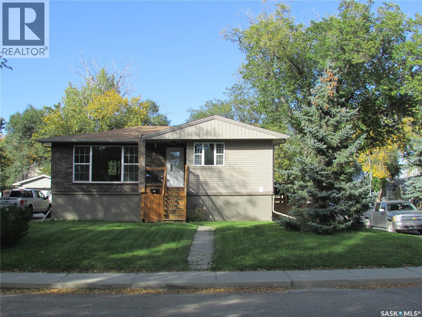 204 19th AVENUE, Regina, Saskatchewan