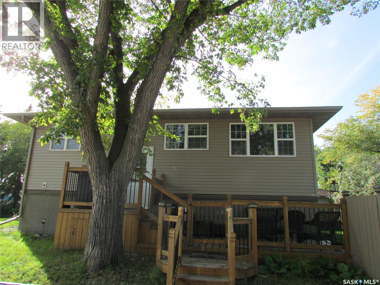204 19th Avenue, Regina, Saskatchewan  S4N 1N1 - Photo 2 - SK049740