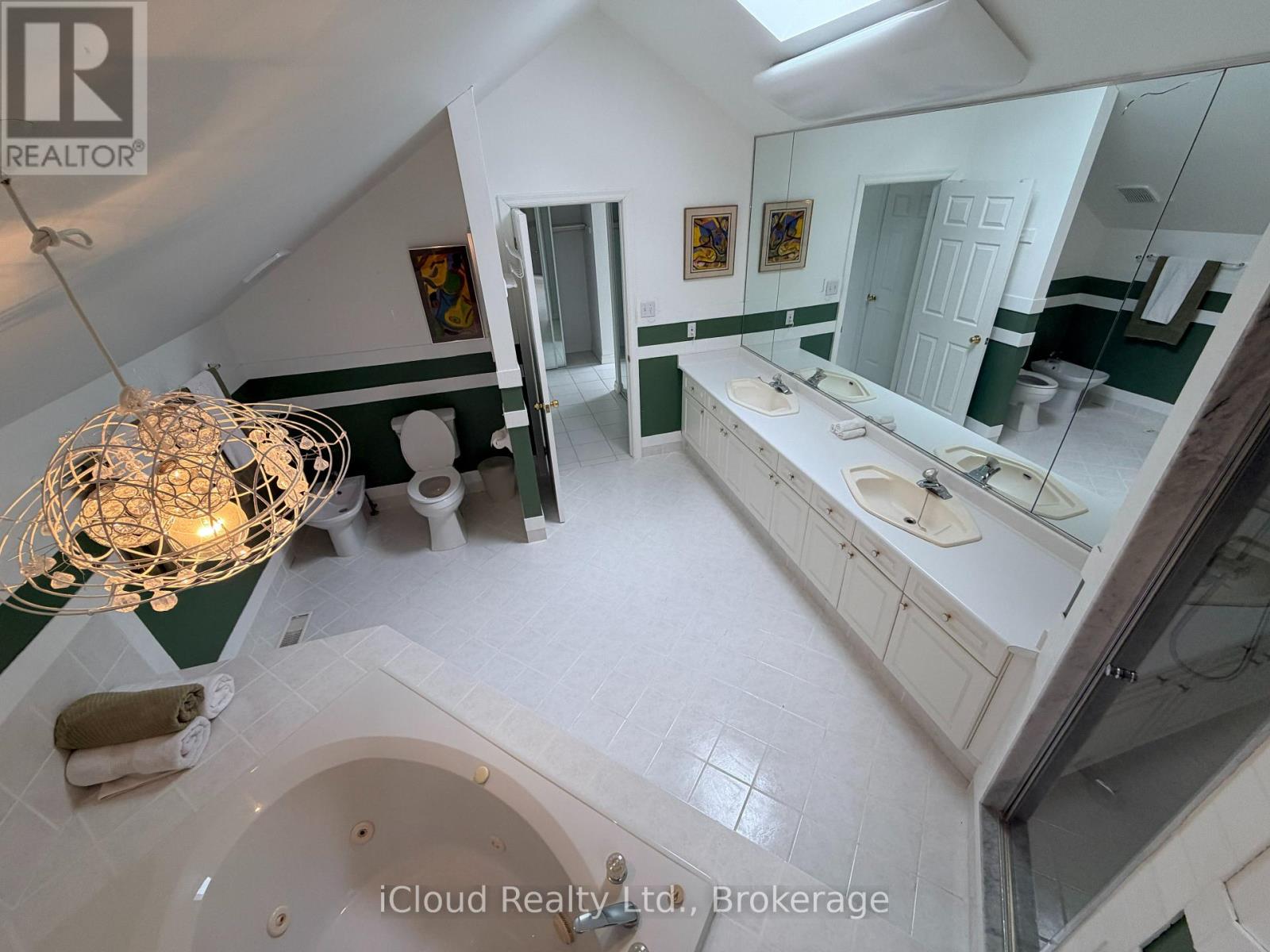 176 Wyndham Street, Mississauga, Ontario  L5M 1N5 - Photo 17 - W13840132