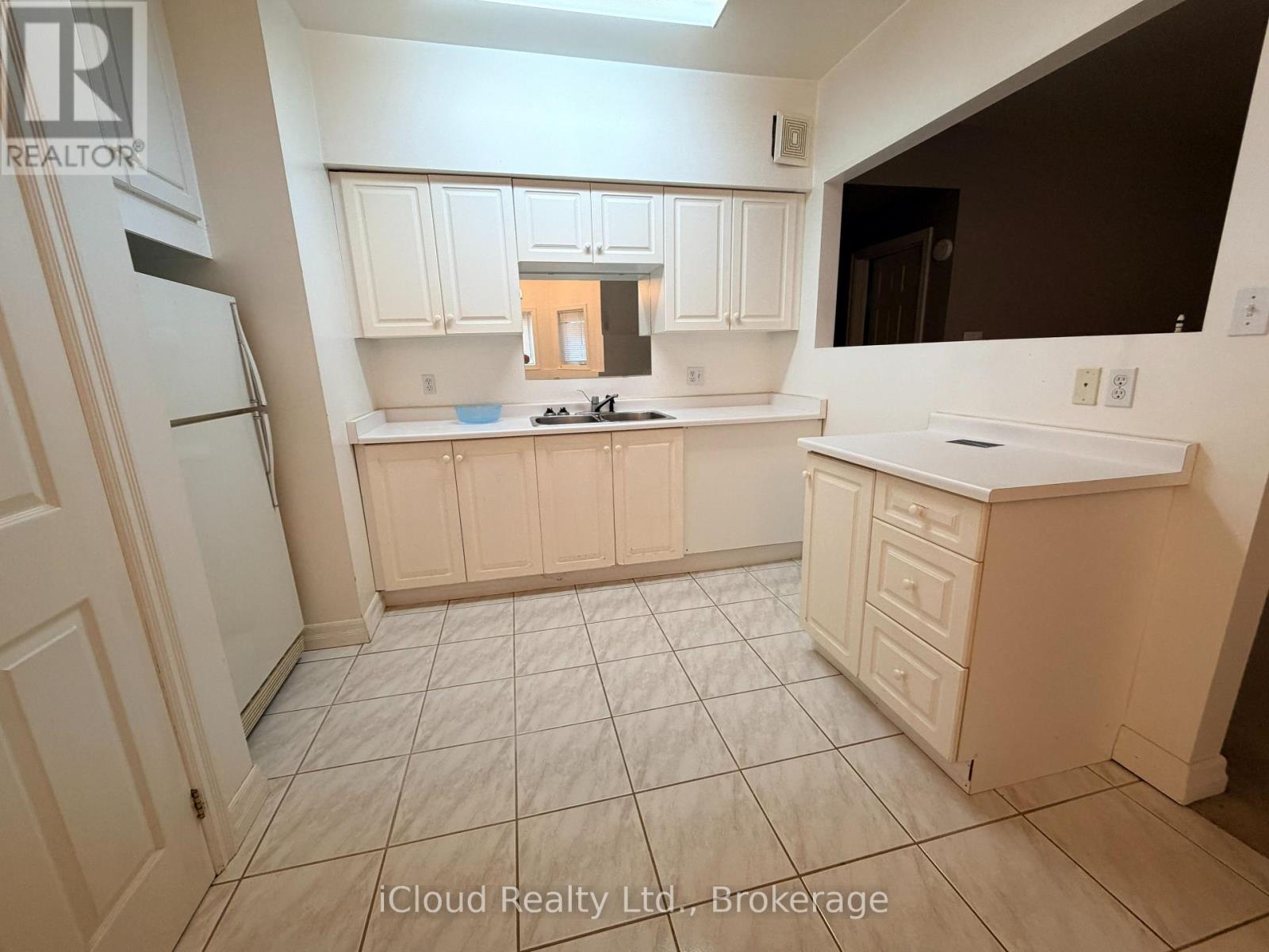 176 Wyndham Street, Mississauga, Ontario  L5M 1N5 - Photo 24 - W13840132