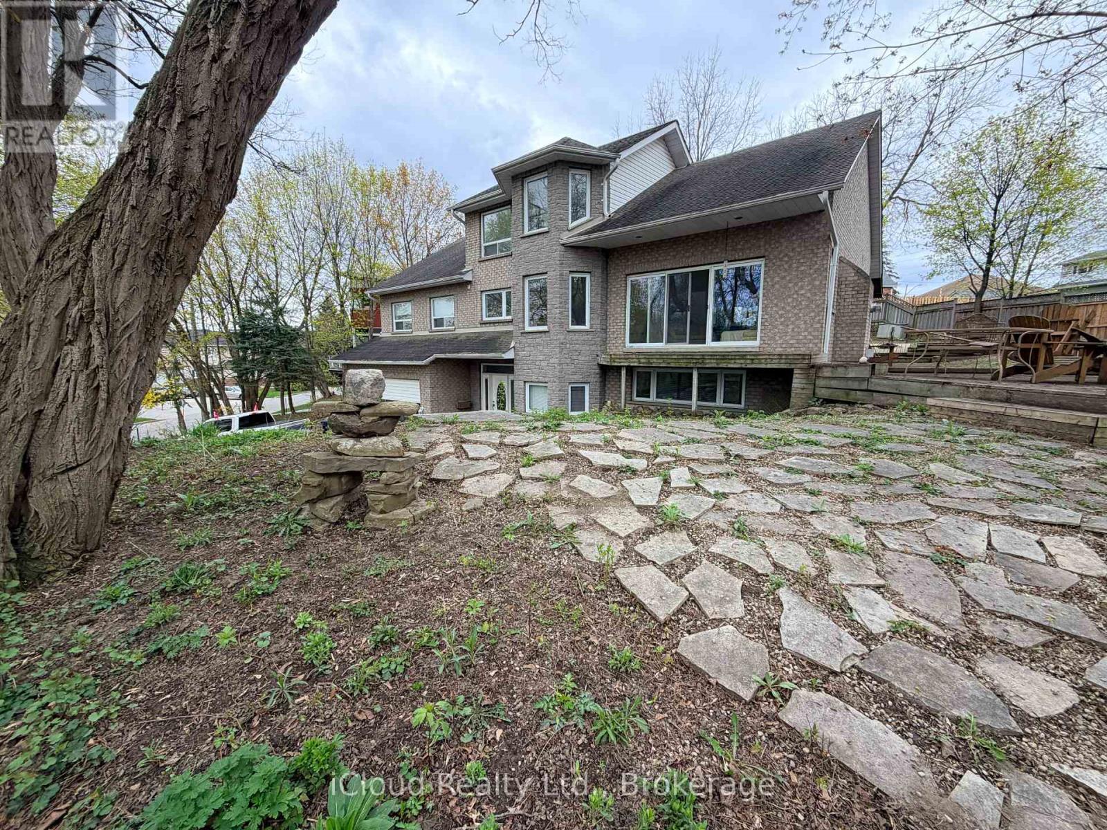 176 Wyndham Street, Mississauga, Ontario  L5M 1N5 - Photo 3 - W13840132