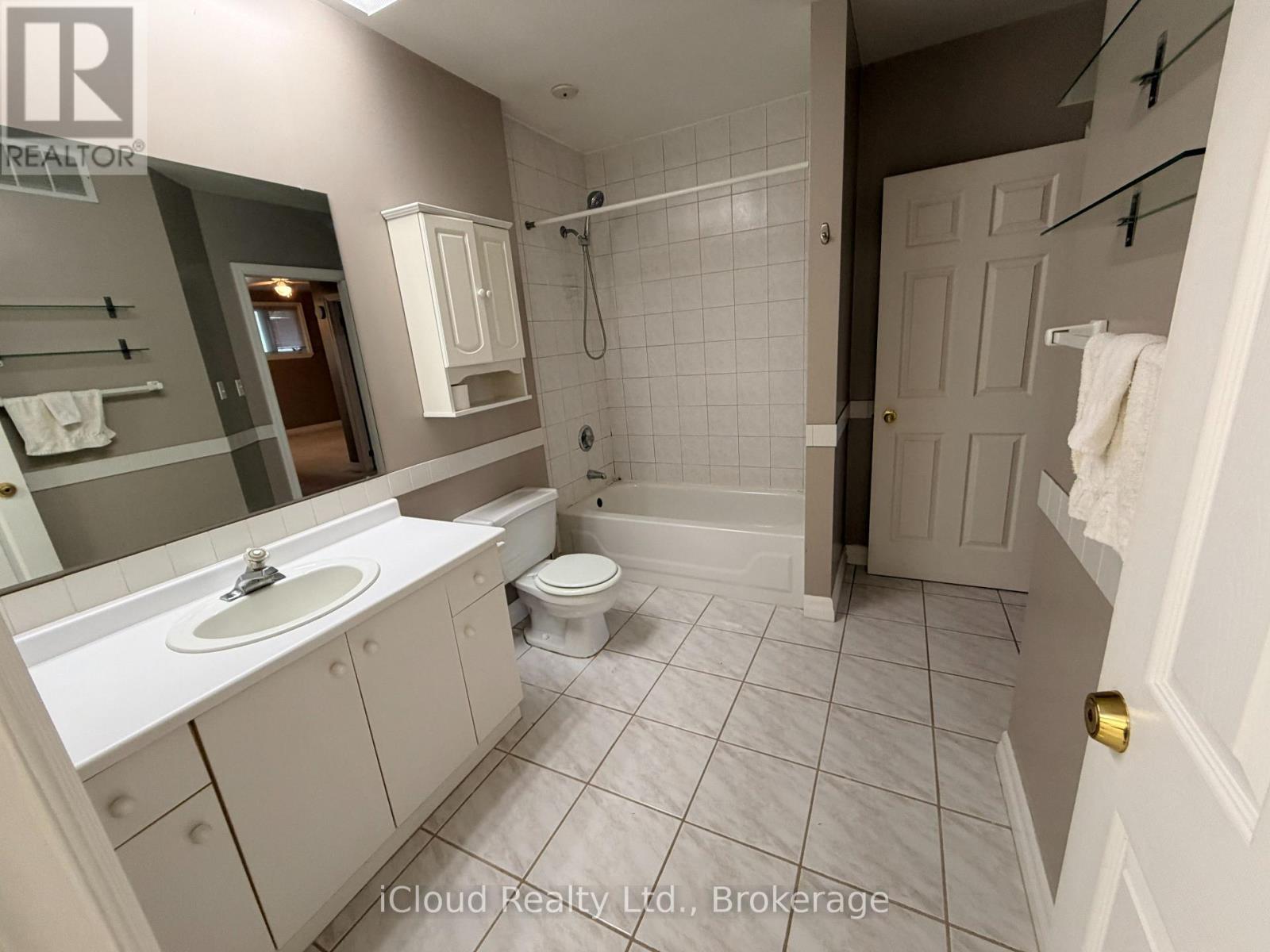 176 Wyndham Street, Mississauga, Ontario  L5M 1N5 - Photo 31 - W13840132