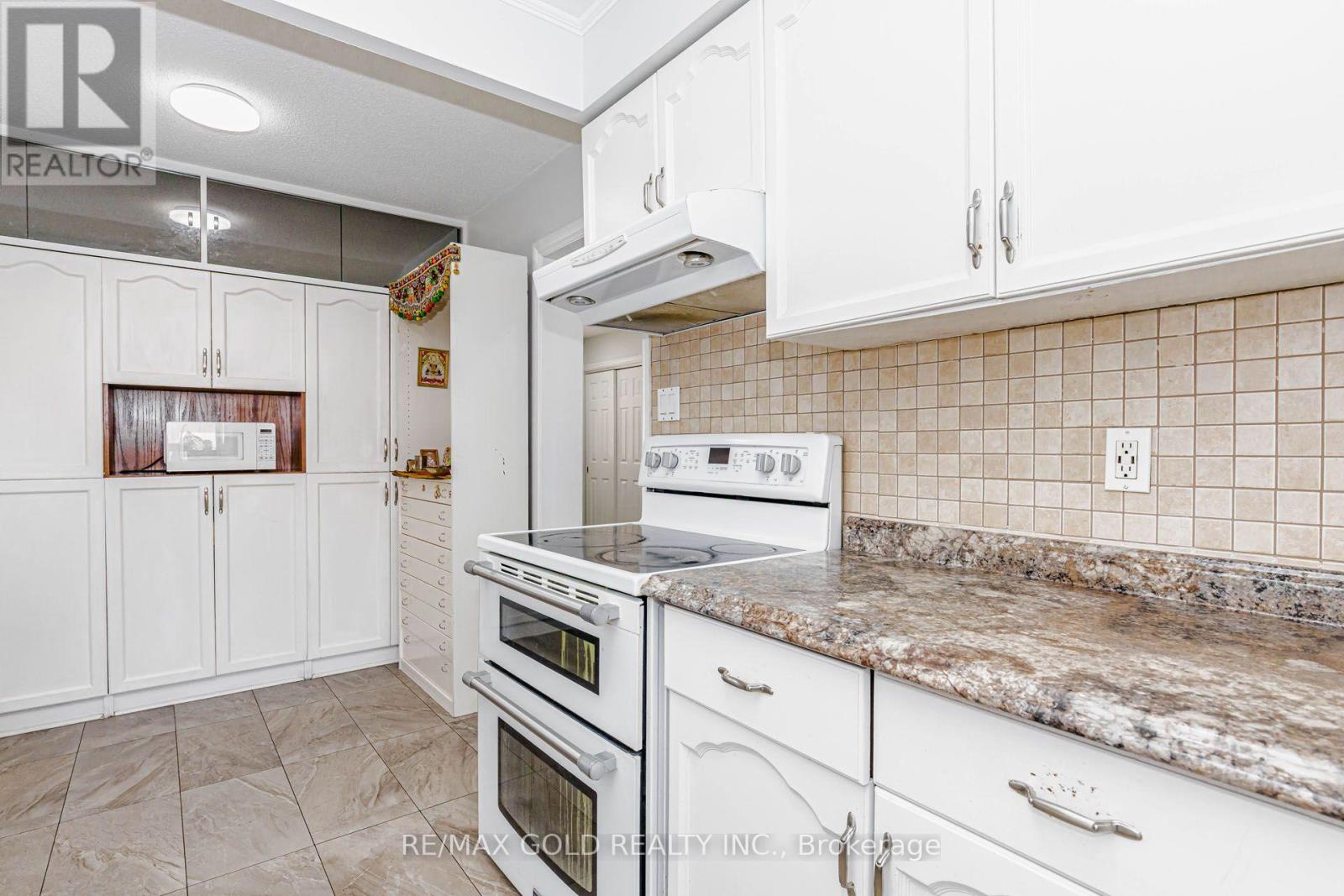 240 Simmons Boulevard, Brampton, Ontario  L6V 3Y1 - Photo 12 - W13840194