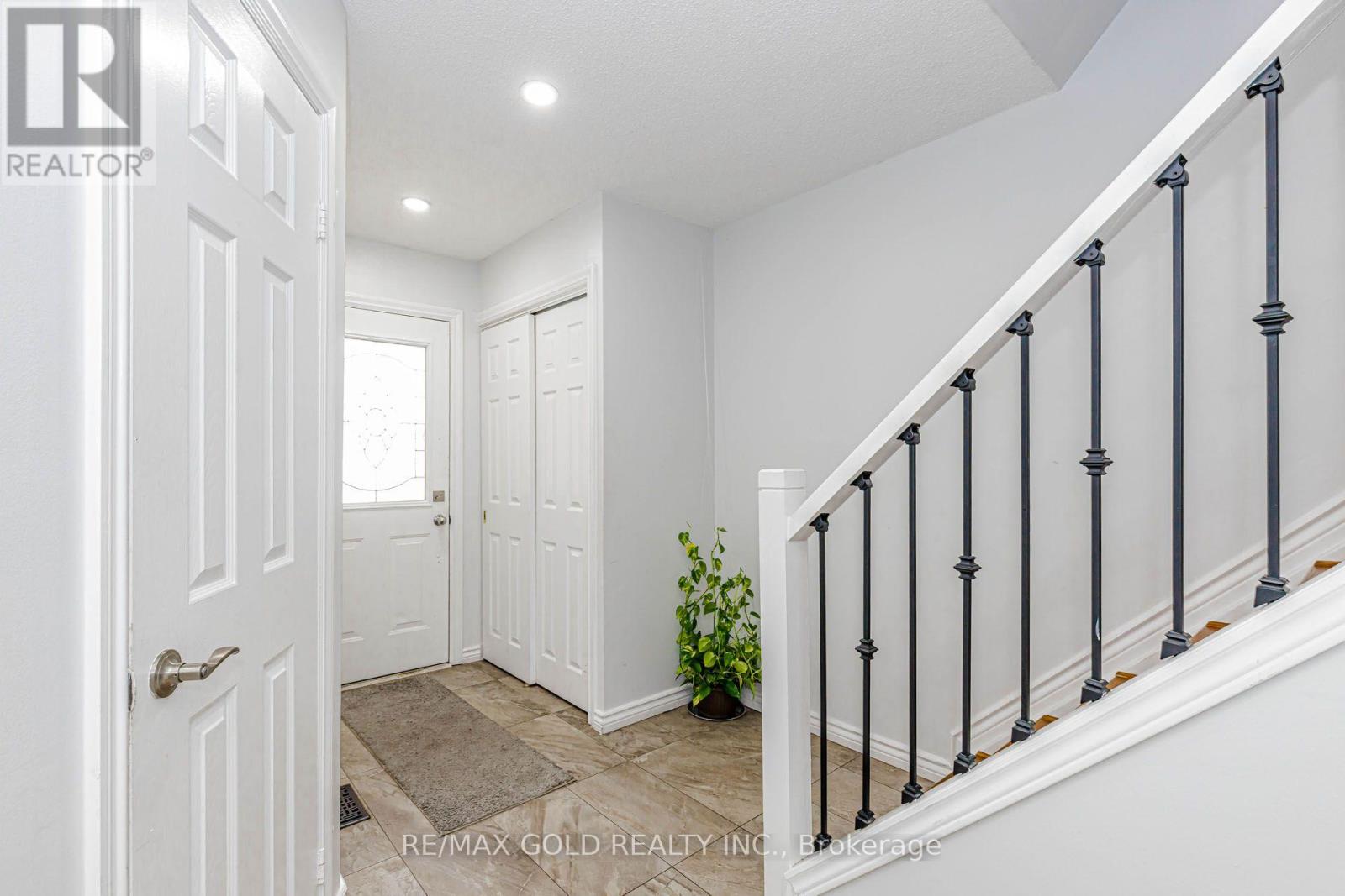 240 Simmons Boulevard, Brampton, Ontario  L6V 3Y1 - Photo 4 - W13840194