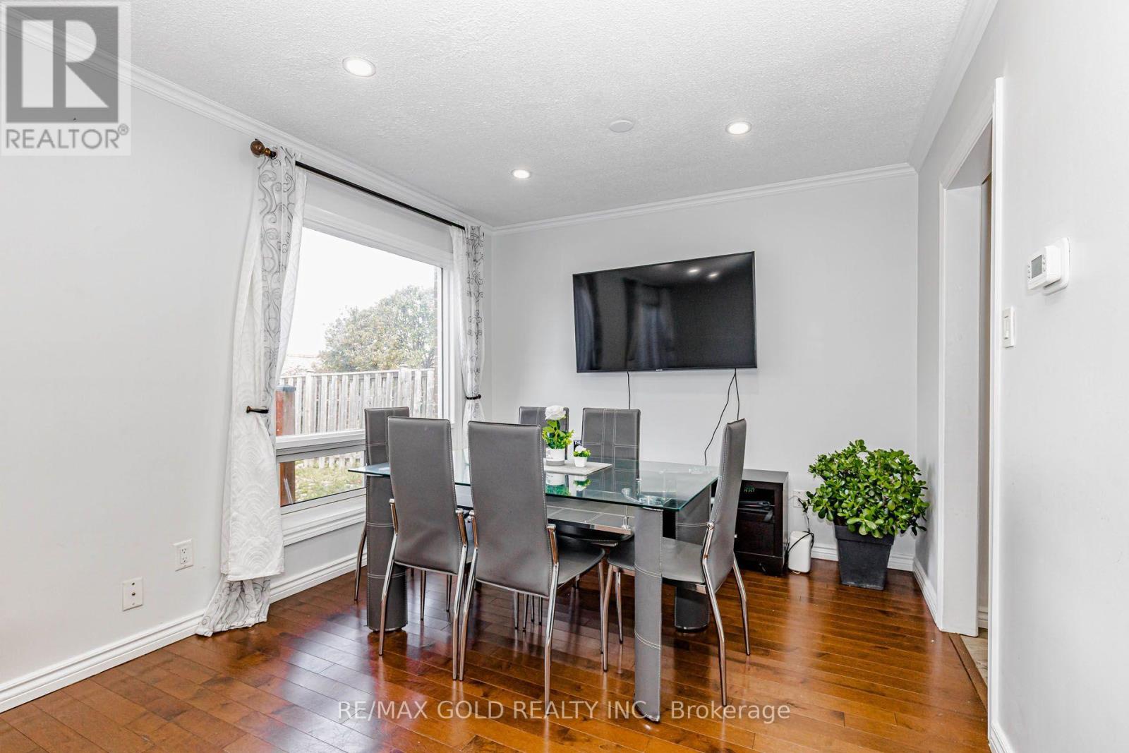 240 Simmons Boulevard, Brampton, Ontario  L6V 3Y1 - Photo 8 - W13840194