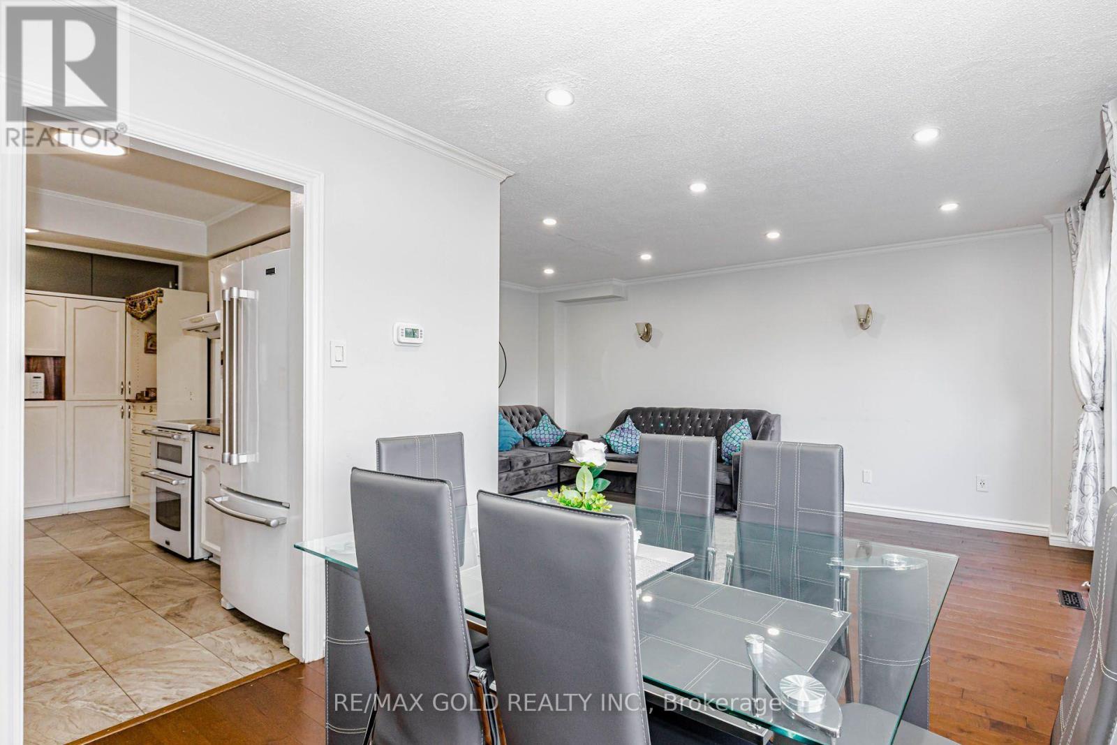 240 Simmons Boulevard, Brampton, Ontario  L6V 3Y1 - Photo 9 - W13840194