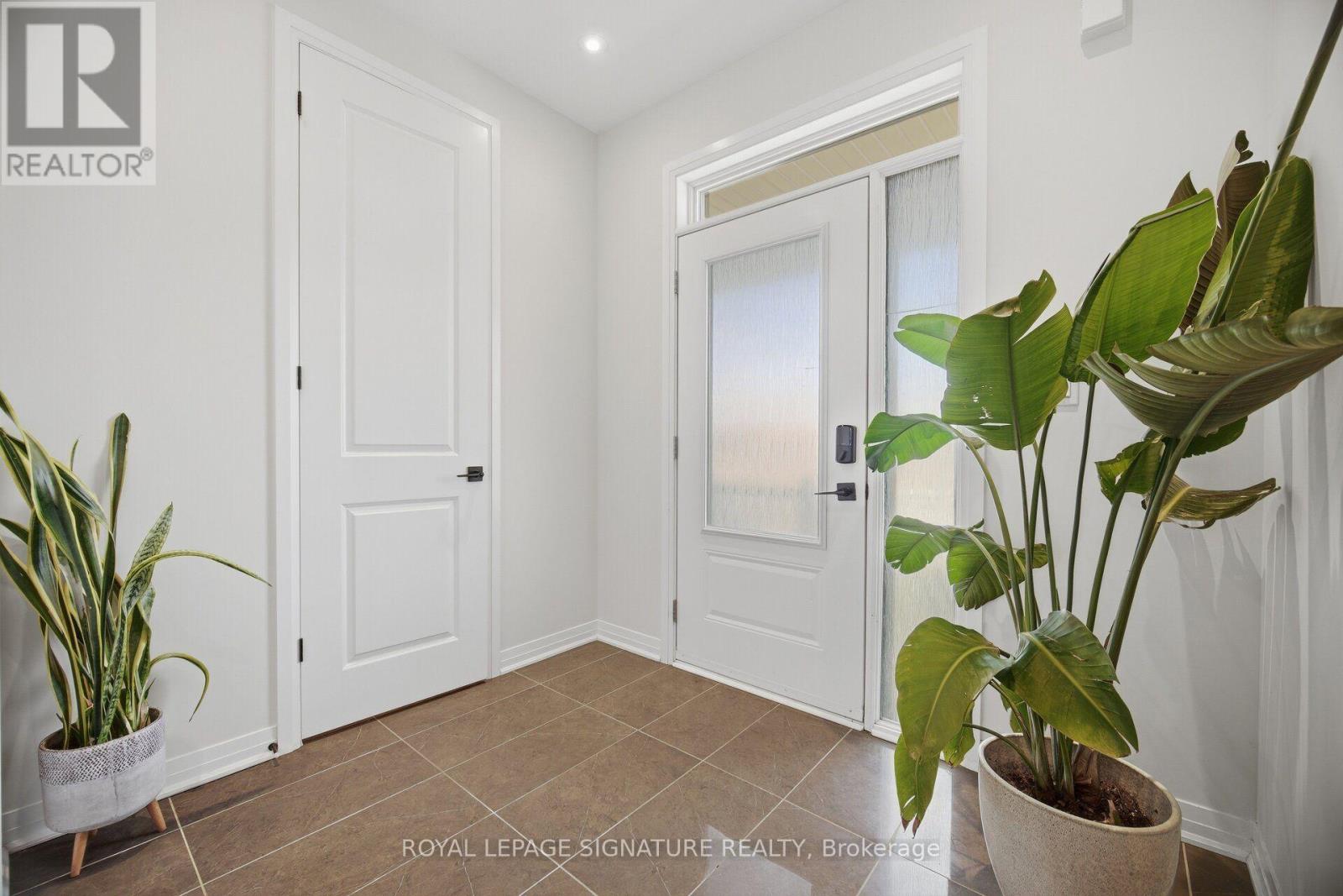 94 Settlers Road E, Oakville, Ontario  L6H 7W5 - Photo 3 - W13840224