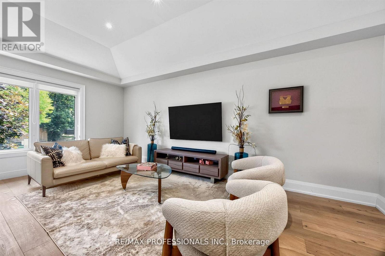 57 Merrygale Crescent, Toronto, Ontario  M9B 5N9 - Photo 11 - W13840236