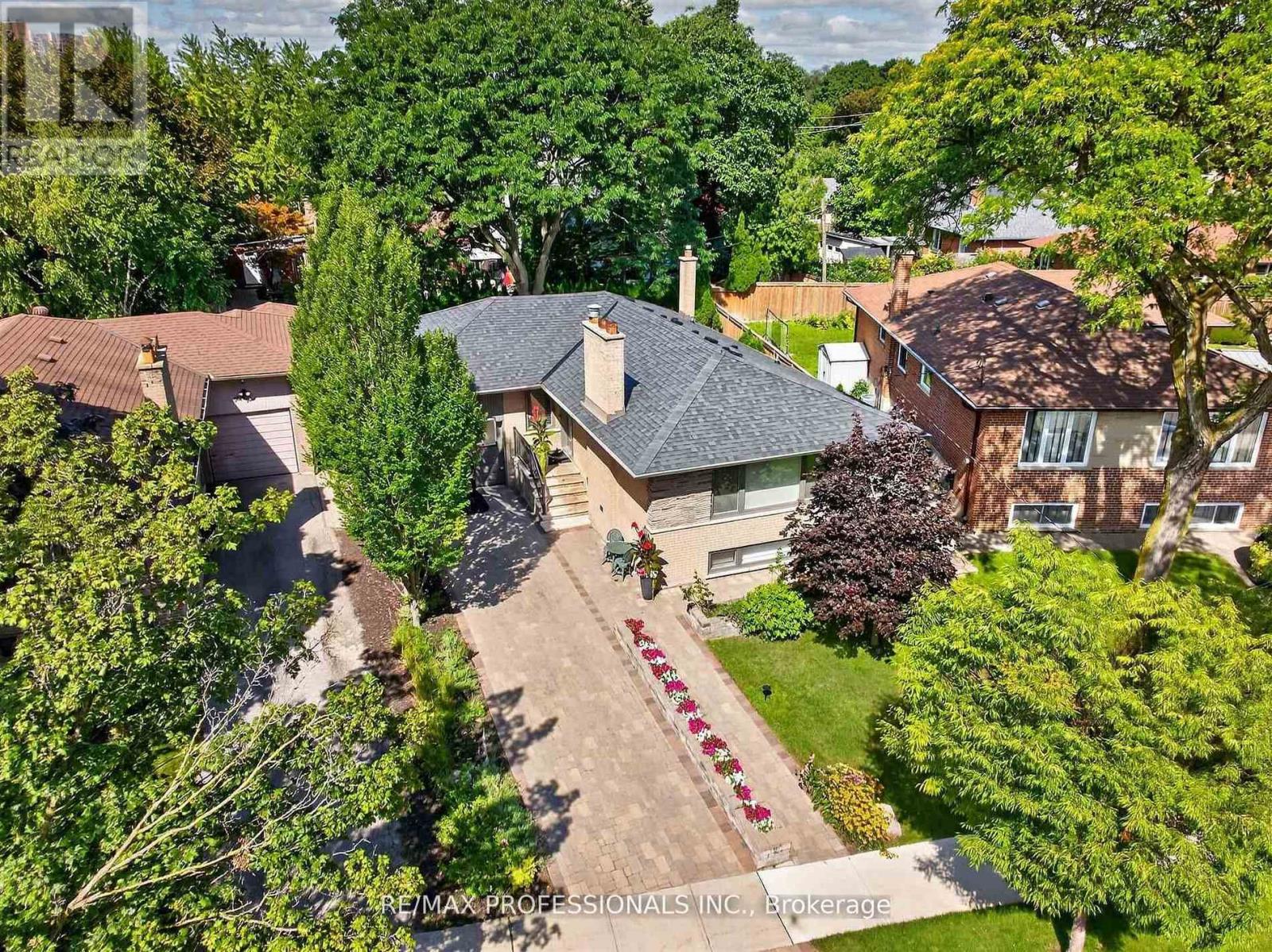 57 Merrygale Crescent, Toronto, Ontario  M9B 5N9 - Photo 3 - W13840236