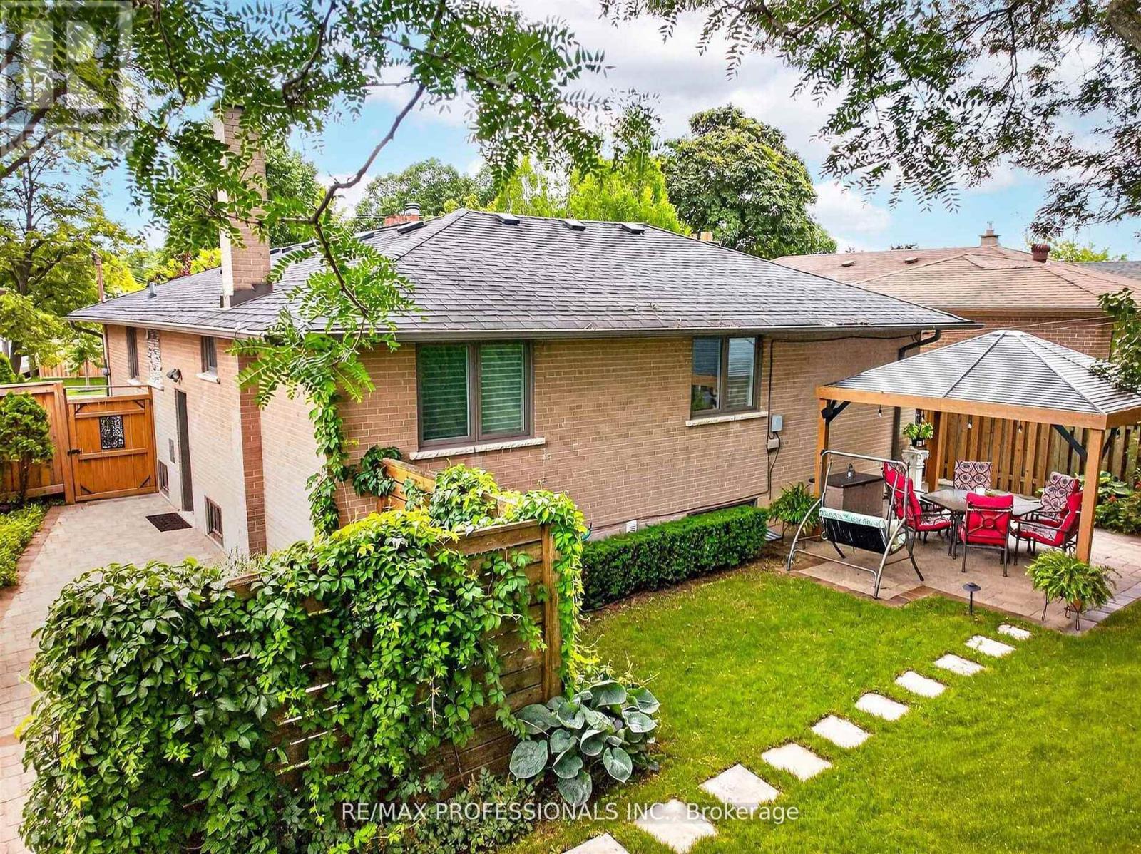 57 Merrygale Crescent, Toronto, Ontario  M9B 5N9 - Photo 36 - W13840236
