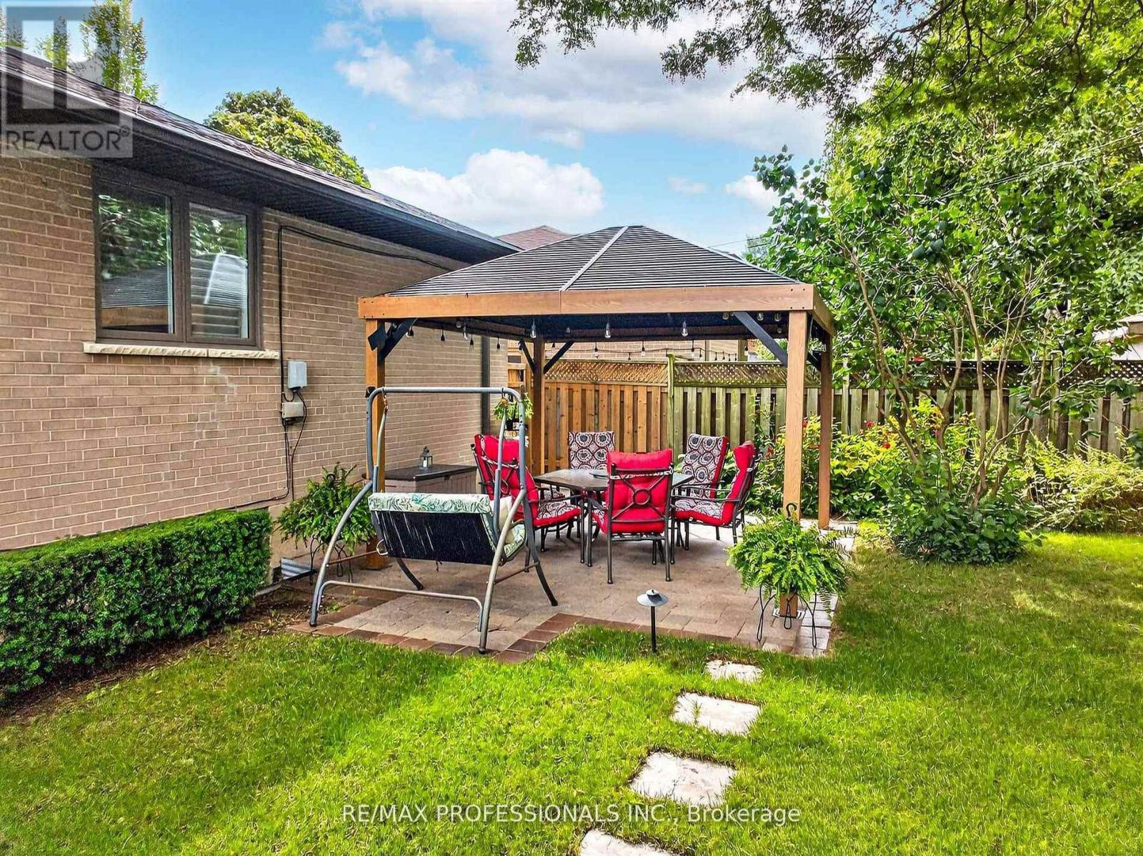 57 Merrygale Crescent, Toronto, Ontario  M9B 5N9 - Photo 37 - W13840236