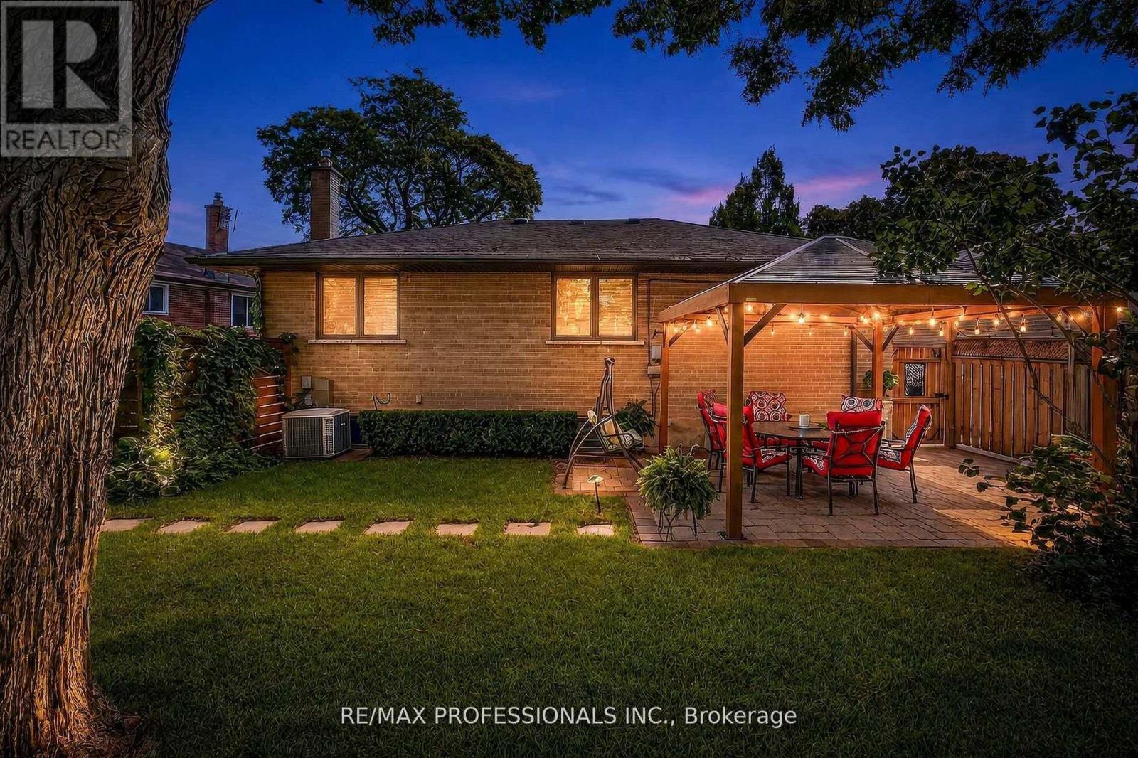 57 Merrygale Crescent, Toronto, Ontario  M9B 5N9 - Photo 39 - W13840236