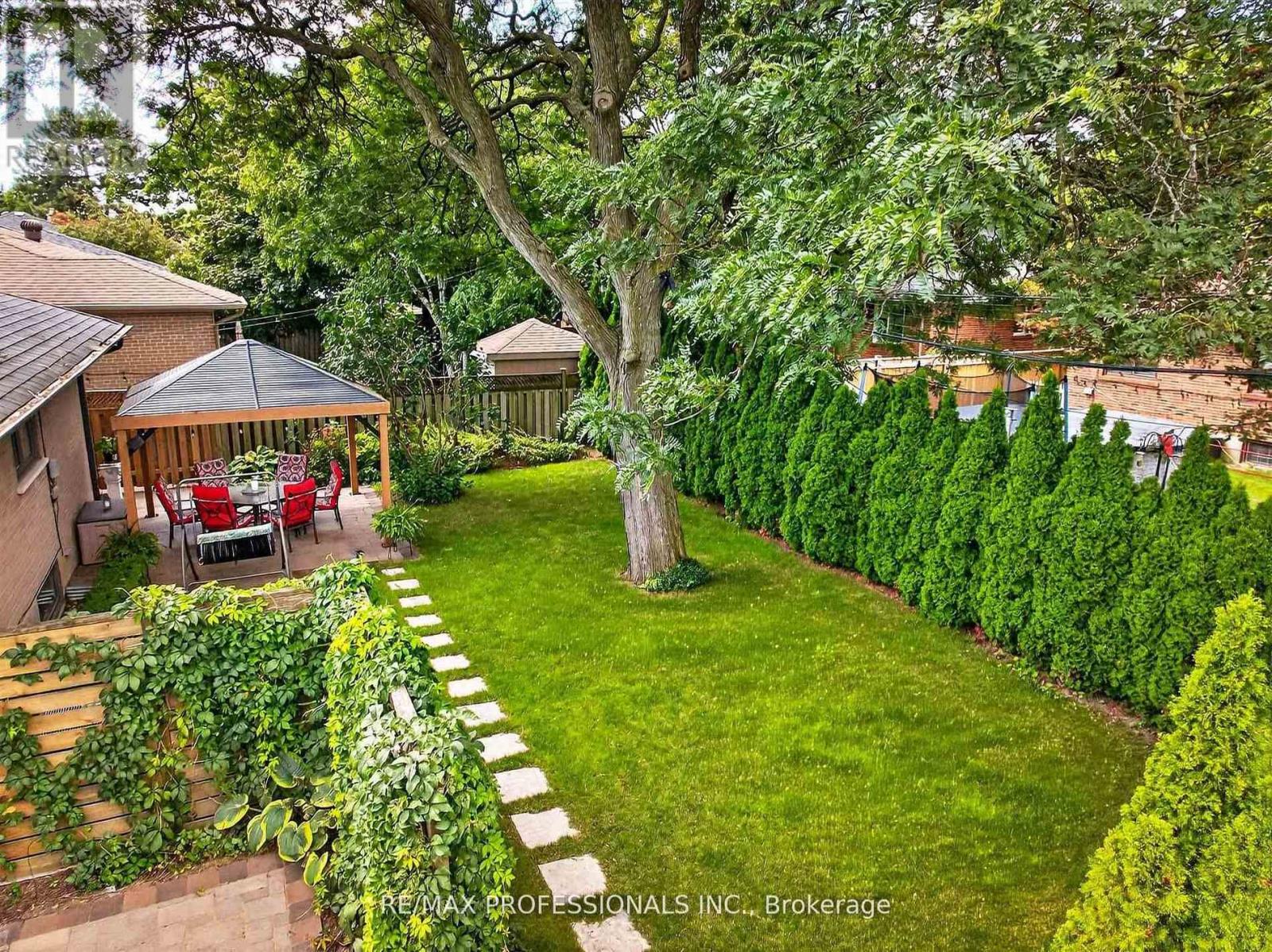 57 Merrygale Crescent, Toronto, Ontario  M9B 5N9 - Photo 42 - W13840236
