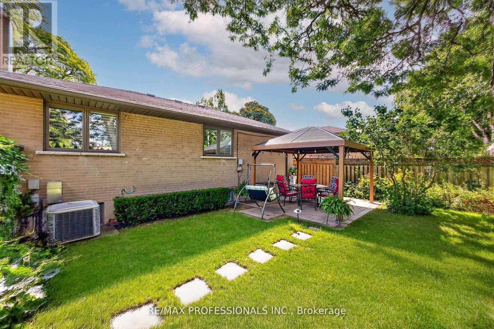 57 Merrygale Crescent, Toronto, Ontario  M9B 5N9 - Photo 43 - W13840236