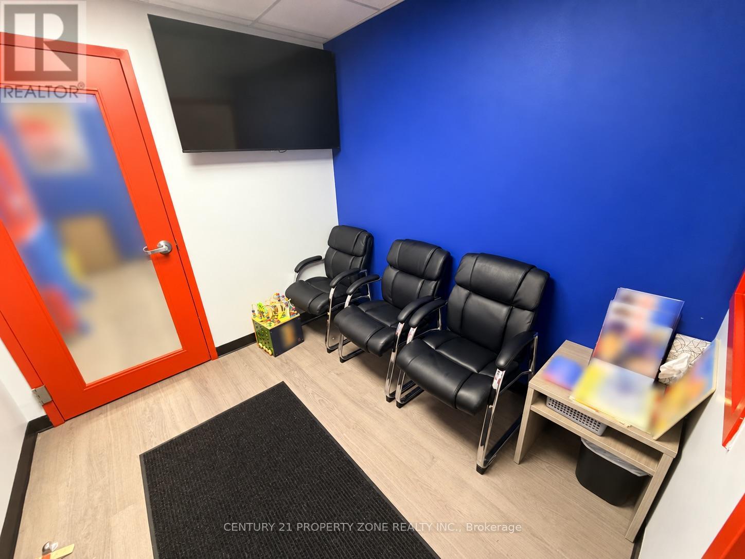 3045 Mavis Road, Mississauga, Ontario  L5C 1Y7 - Photo 3 - W13840270