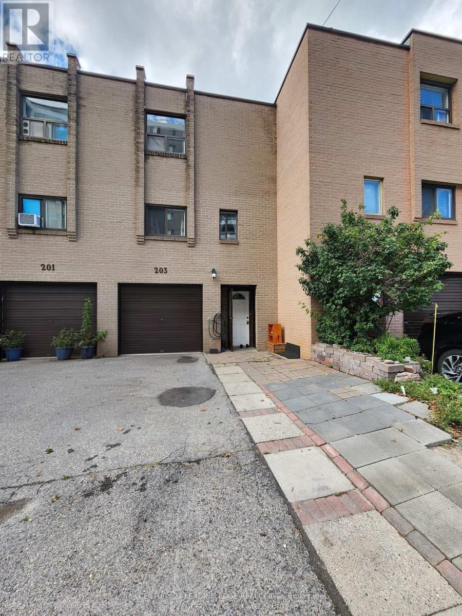 82 - 203 LOTHERTON PATHWAY, Toronto, Ontario