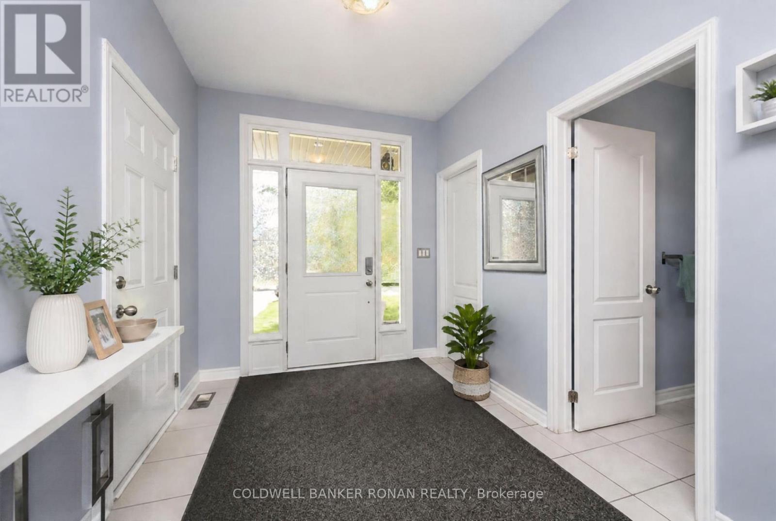 2375 Glenwood School Drive, Burlington, Ontario  L7R 3R9 - Photo 3 - W13701822