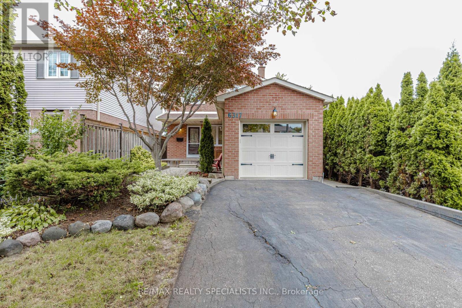 6317 Martel Court, Mississauga, Ontario  L5N 3H6 - Photo 2 - W13836250