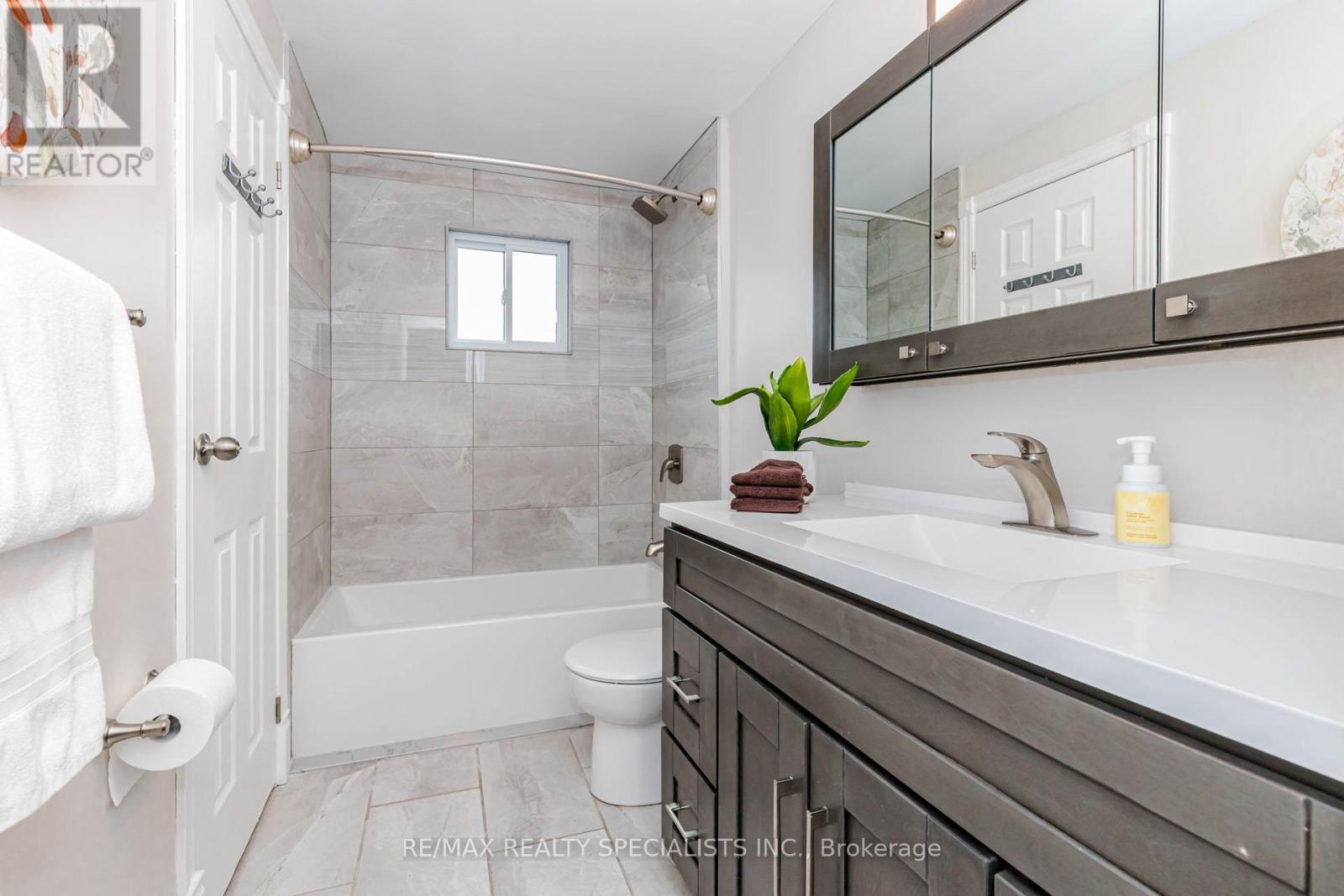 6317 Martel Court, Mississauga, Ontario  L5N 3H6 - Photo 29 - W13836250