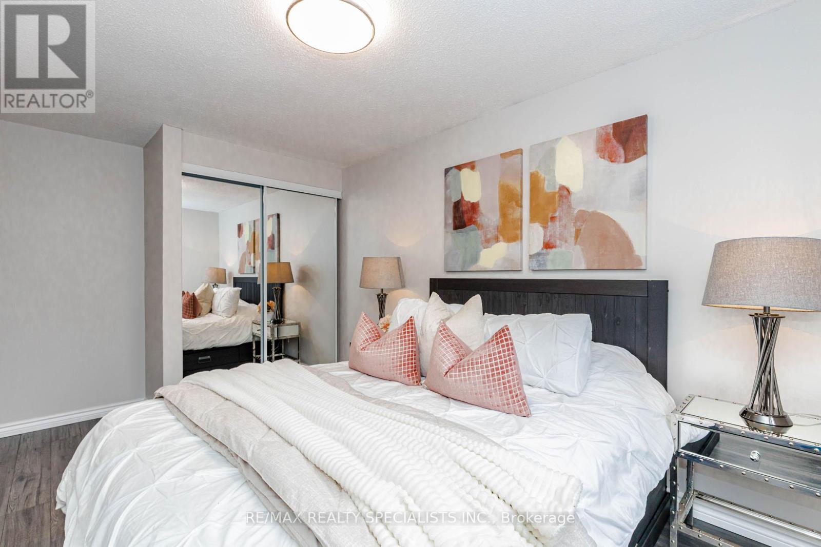 6317 Martel Court, Mississauga, Ontario  L5N 3H6 - Photo 32 - W13836250