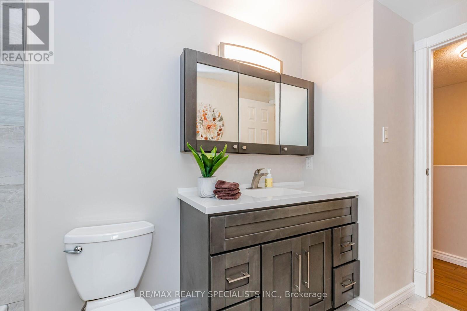 6317 Martel Court, Mississauga, Ontario  L5N 3H6 - Photo 30 - W13836250