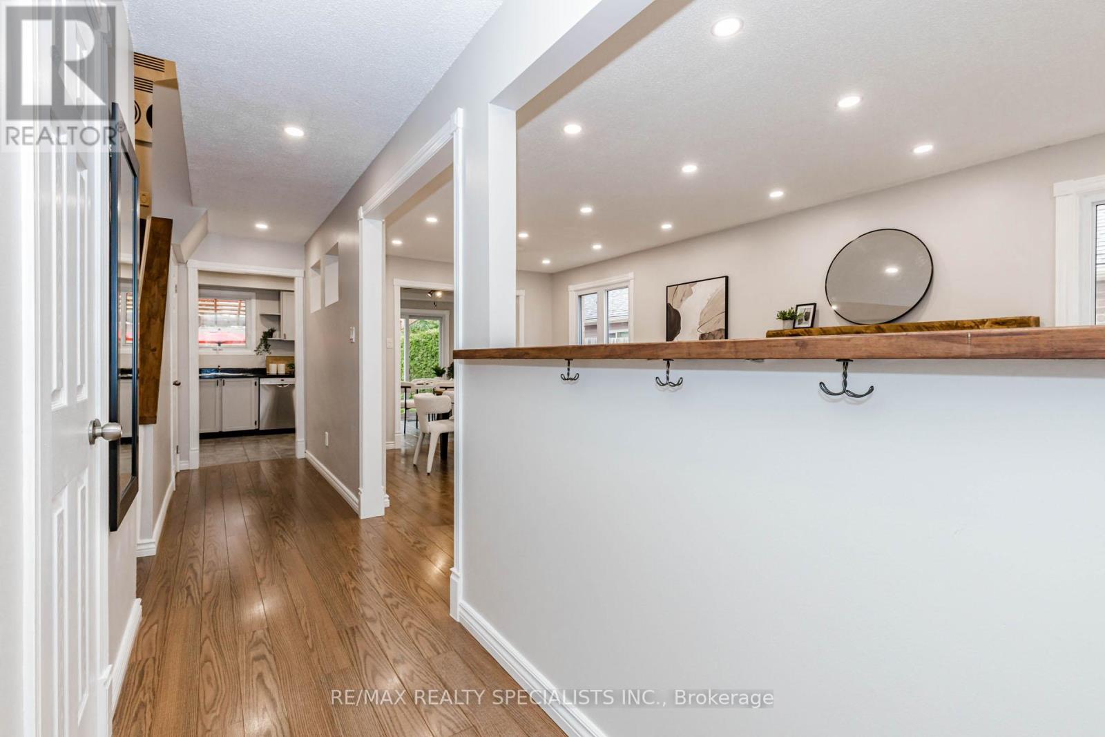 6317 Martel Court, Mississauga, Ontario  L5N 3H6 - Photo 4 - W13836250