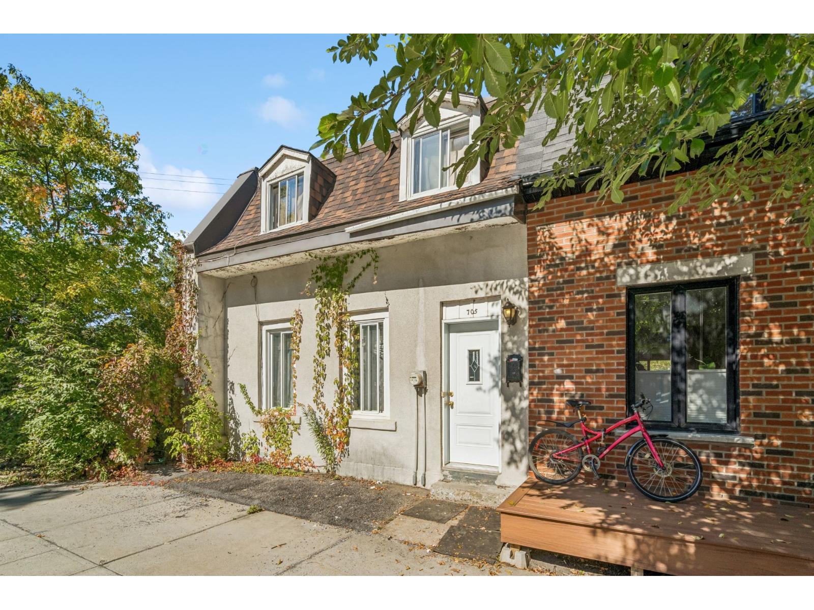 705 Rue Bourgeoys Montréal (Le Sud-Ouest) Quebec Canada H3K2M5 2
