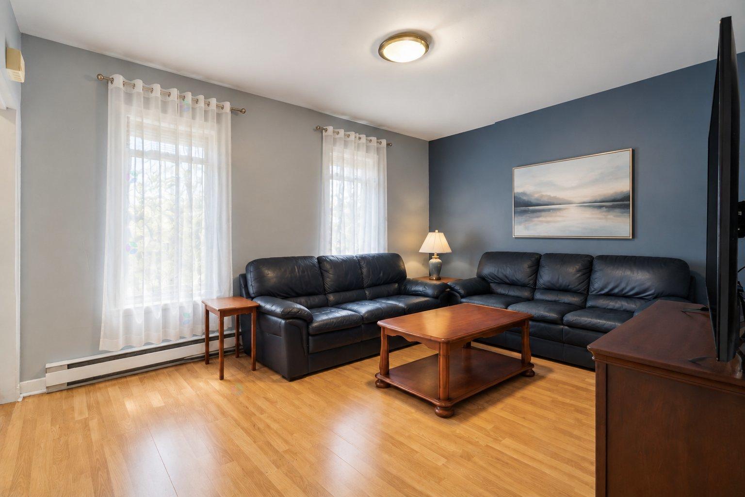 705 Rue Bourgeoys Montréal (Le Sud-Ouest) Quebec Canada H3K2M5 4