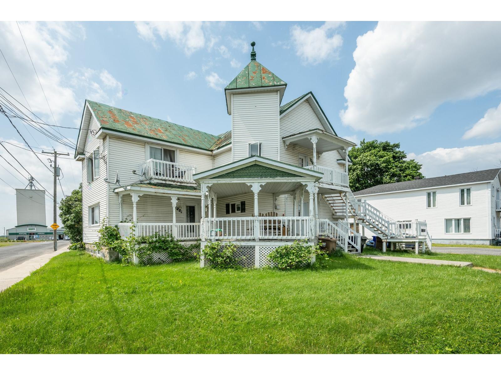 838-842 Rue St-Charles Marieville Quebec Canada J3M1H9 2