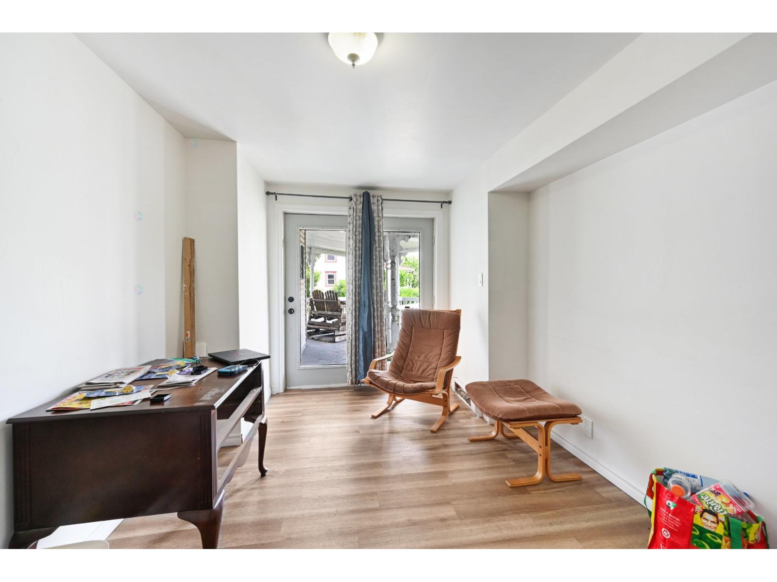 838-842 Rue St-Charles Marieville Quebec Canada J3M1H9 5