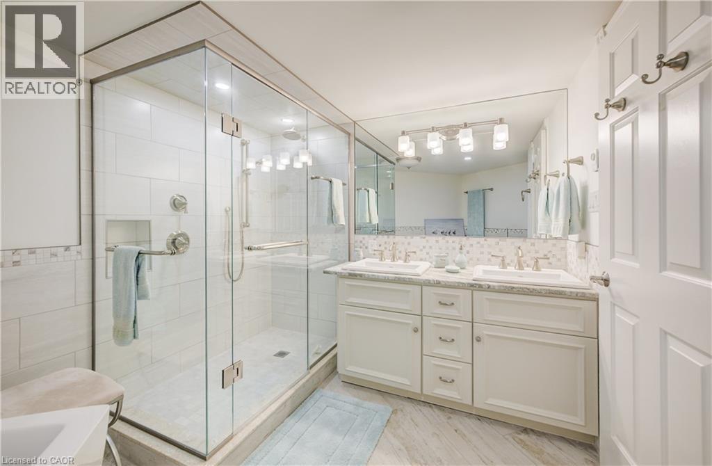 9 Pine Street Unit# 102, Grand Bend, Ontario  N0M 1T0 - Photo 33 - 40843943