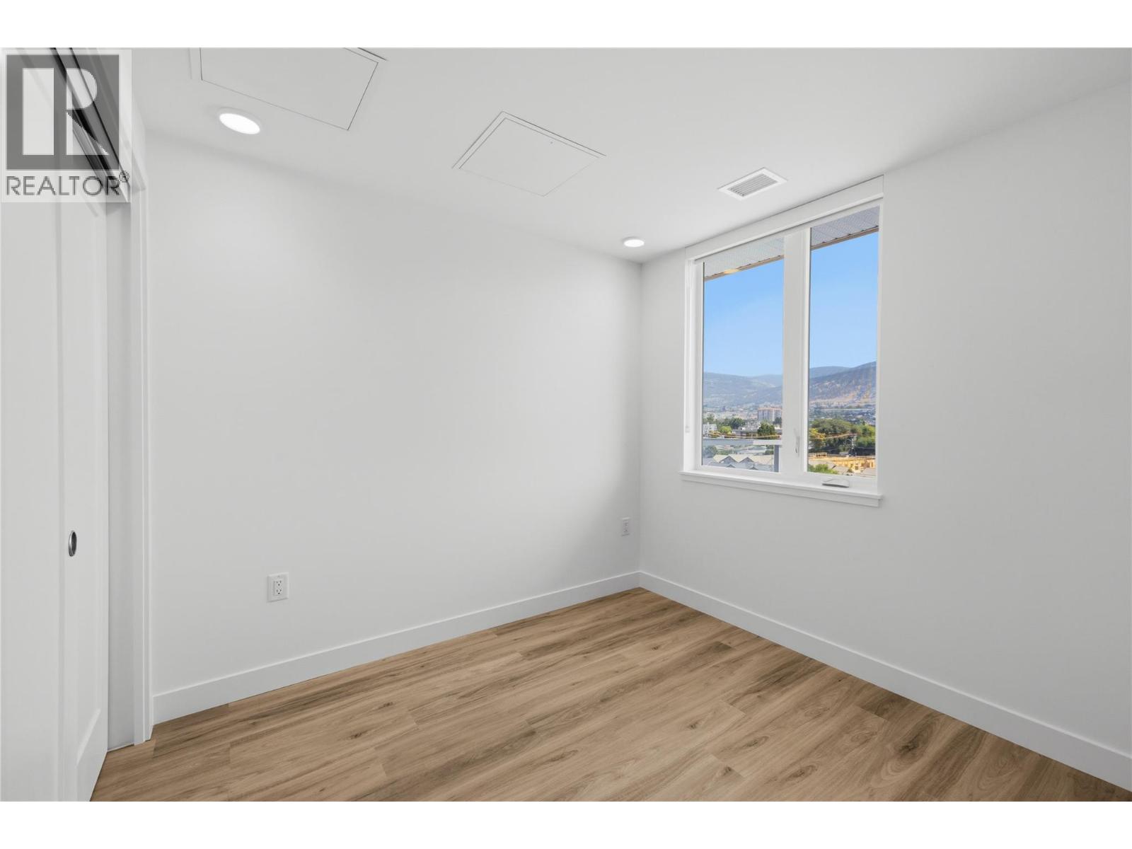 270 Riverside Drive Unit# 617