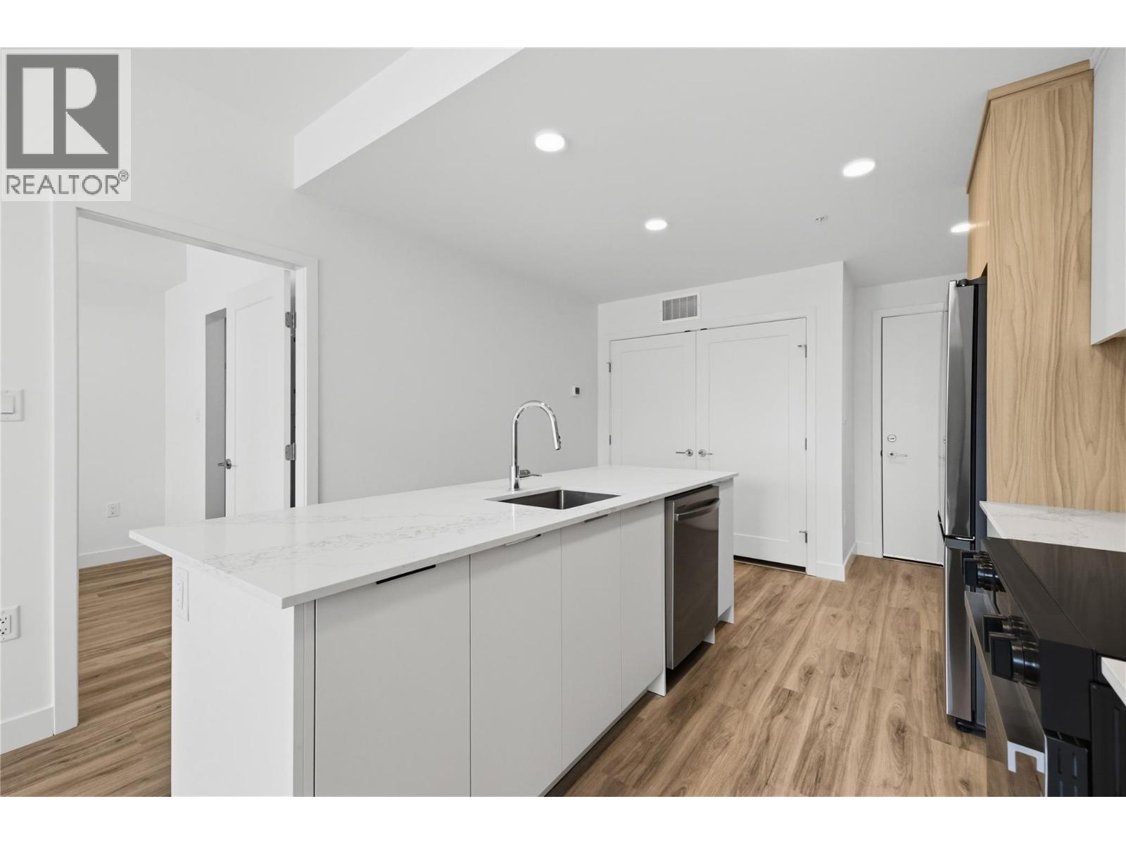270 Riverside Drive Unit# 617