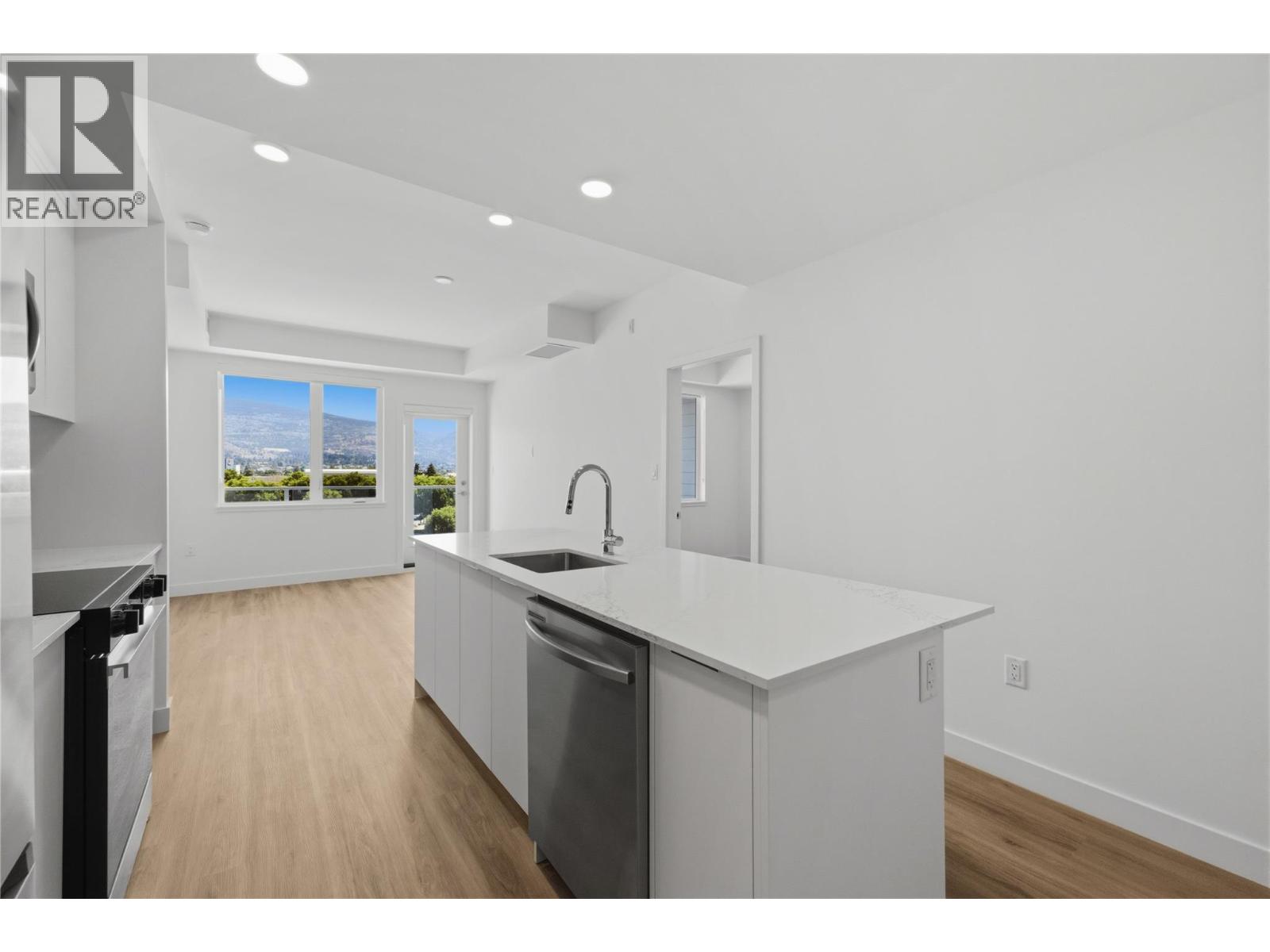 270 Riverside Drive Unit# 617