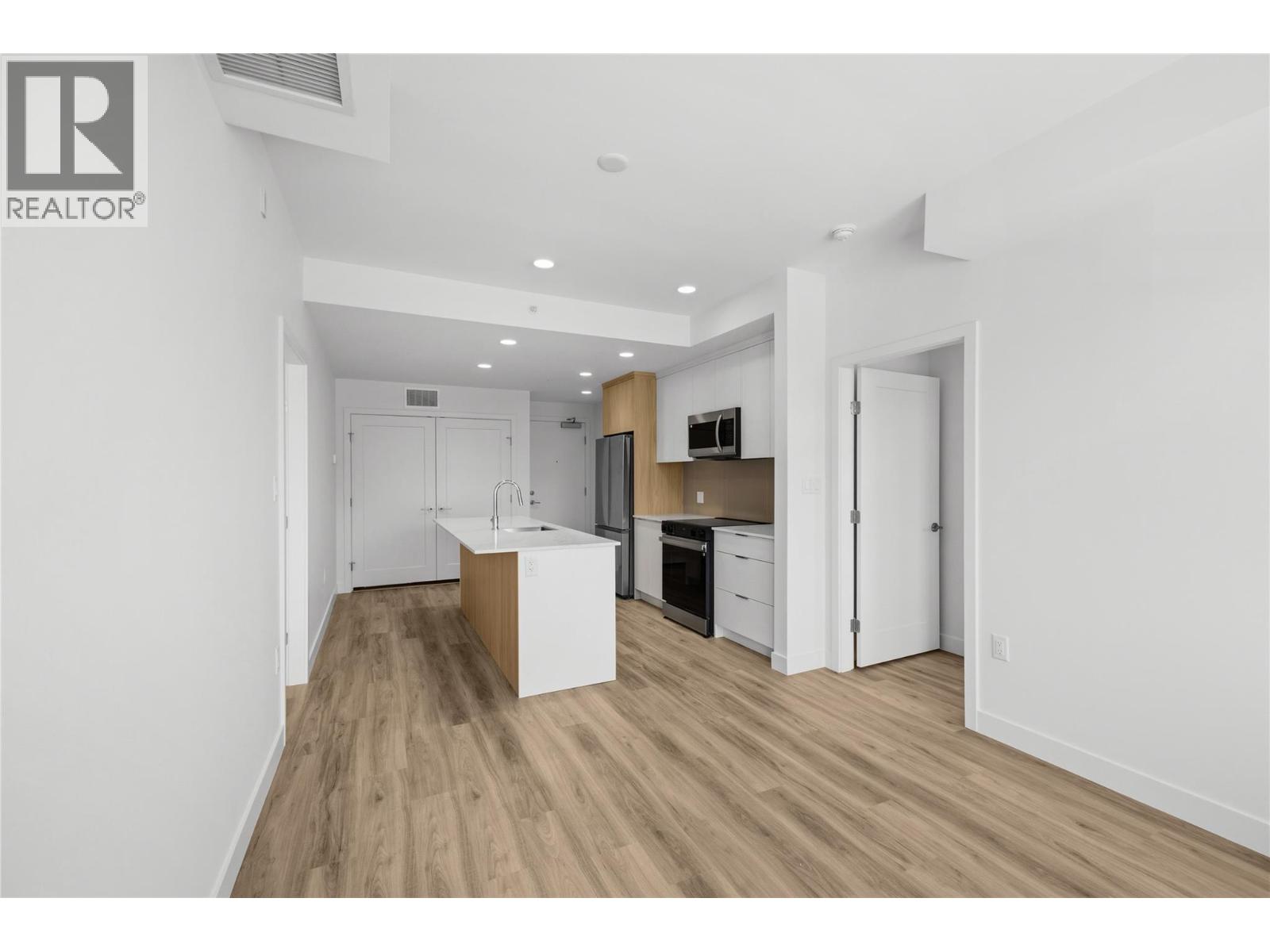 270 Riverside Drive Unit# 617