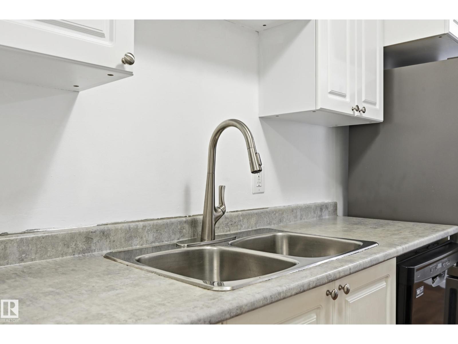 #305 10811 115 ST NW