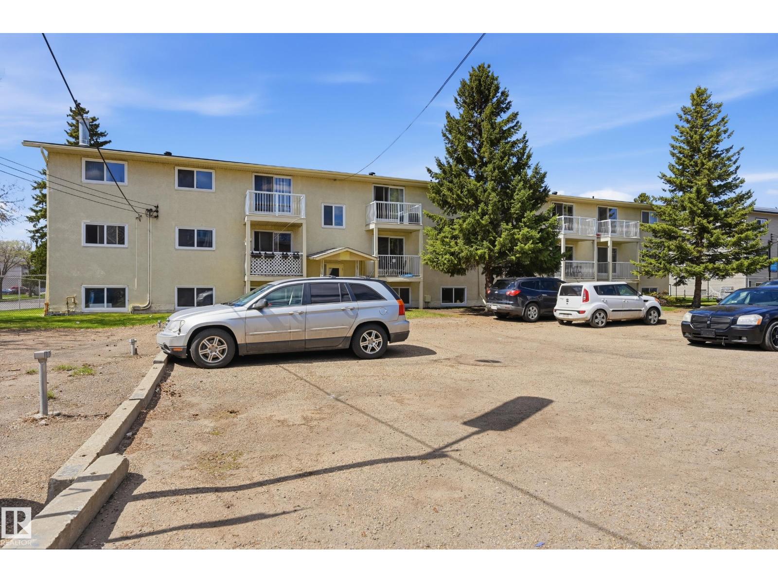 #305 10811 115 ST NW
