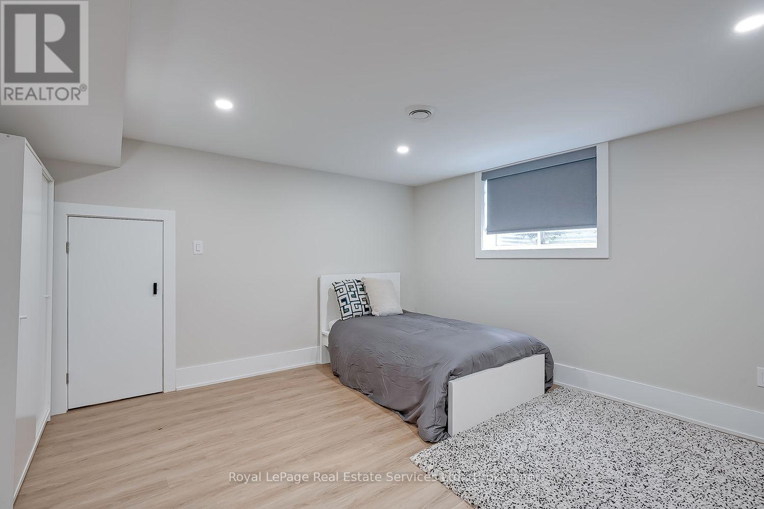 59 Fairwood Place E, Burlington, Ontario  L7T 2B7 - Photo 34 - W13765372