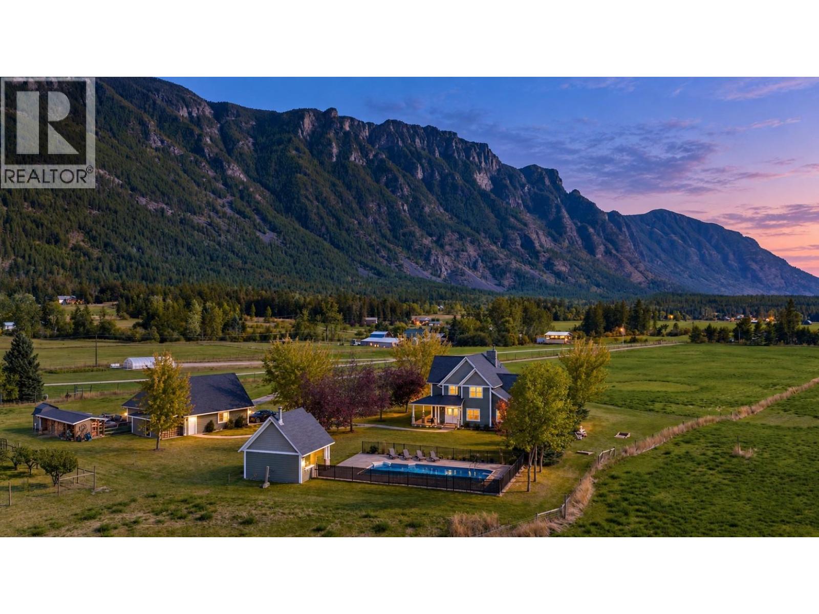 4390 40TH Street, Creston, British Columbia