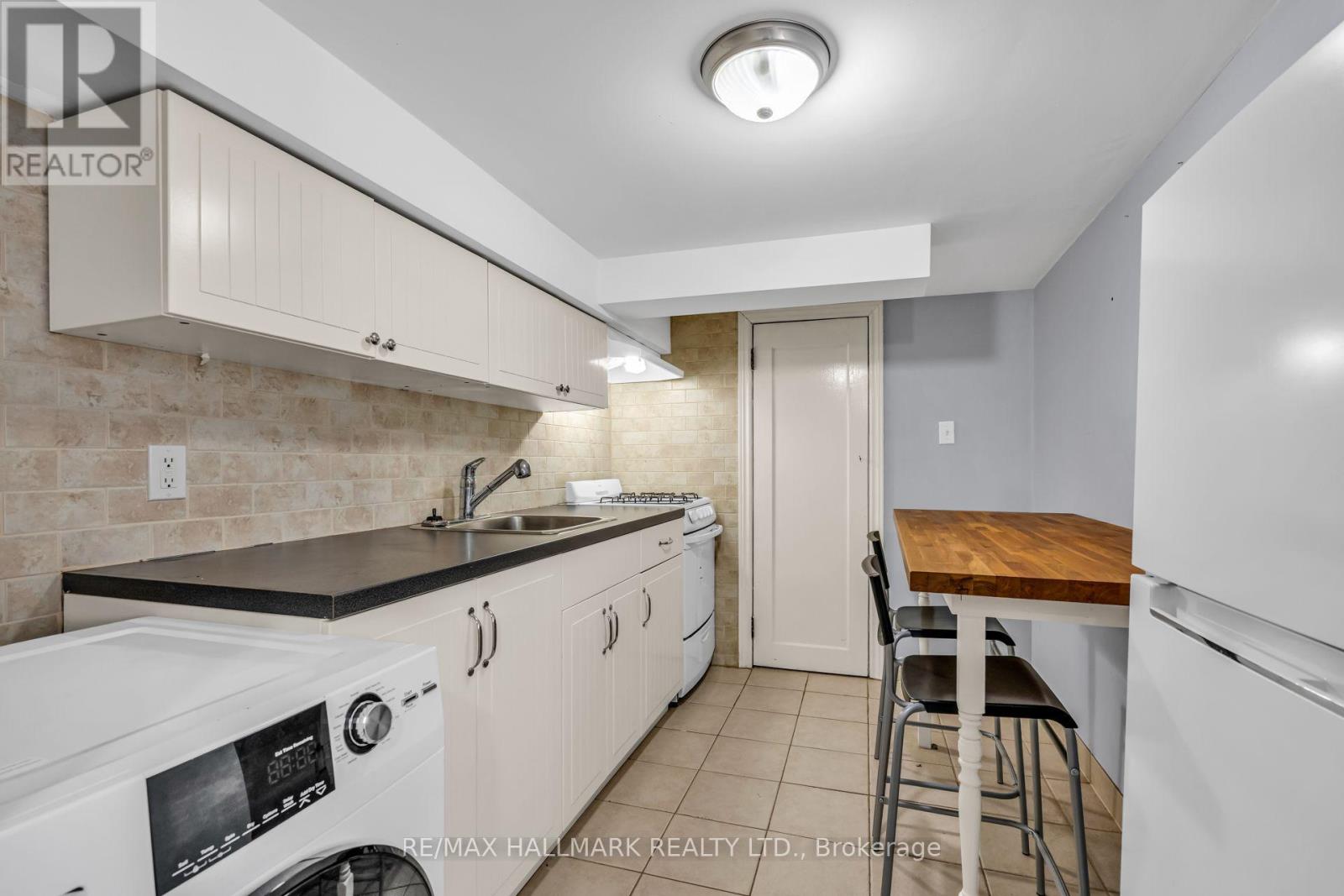 65 Kirknewton Road, Toronto, Ontario  M6E 3X9 - Photo 15 - W13840476