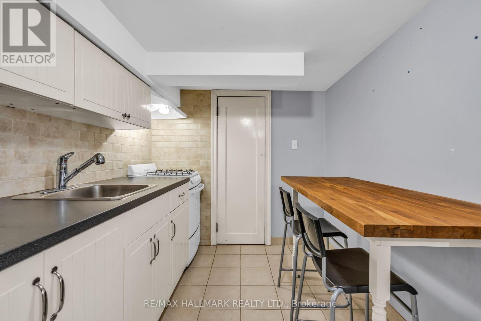 65 Kirknewton Road, Toronto, Ontario  M6E 3X9 - Photo 16 - W13840476
