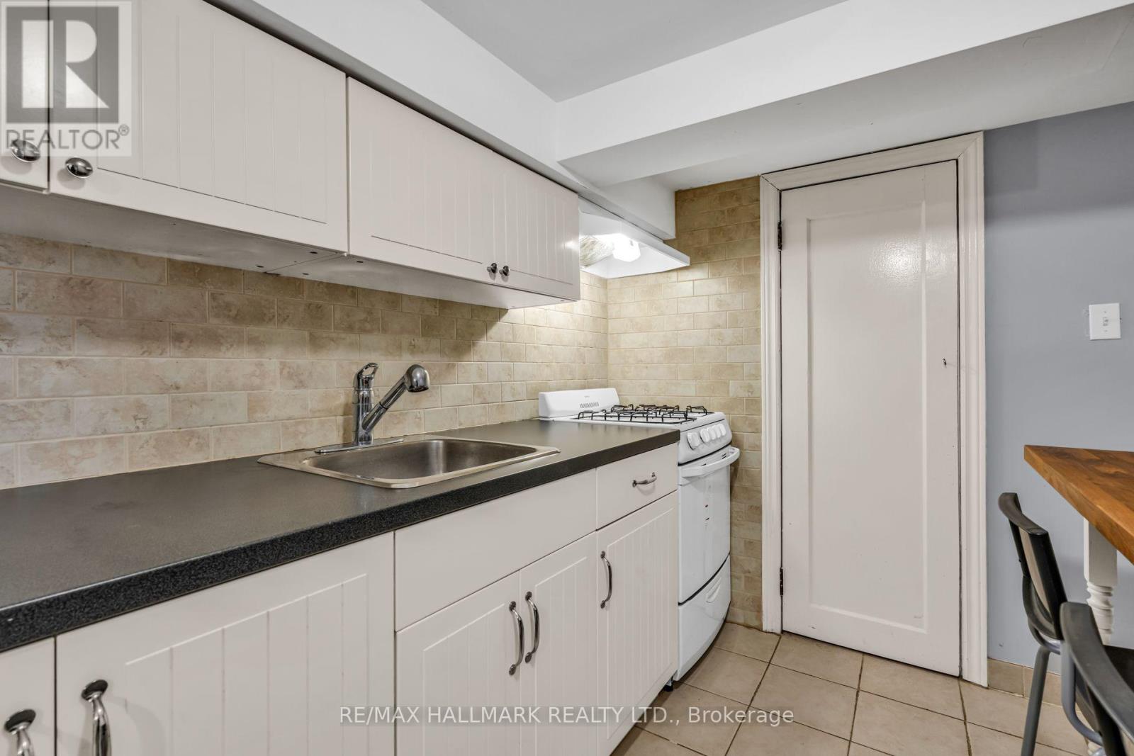 65 Kirknewton Road, Toronto, Ontario  M6E 3X9 - Photo 17 - W13840476
