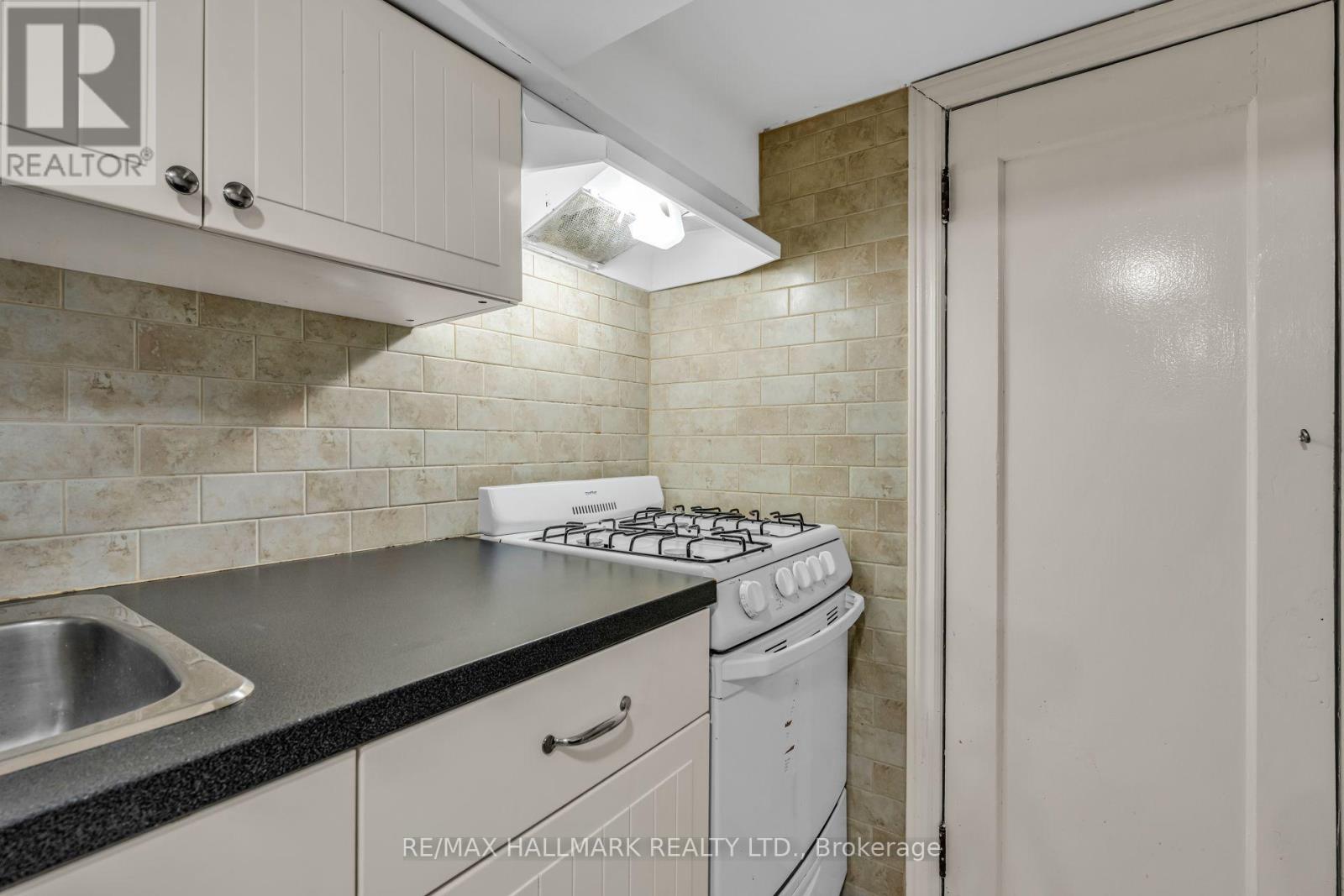 65 Kirknewton Road, Toronto, Ontario  M6E 3X9 - Photo 19 - W13840476