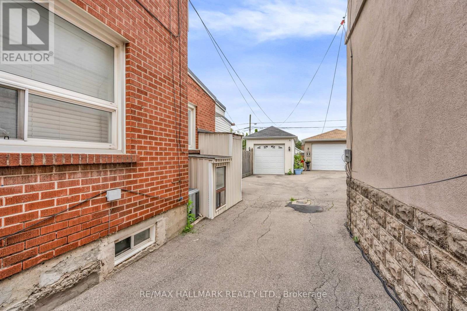 65 Kirknewton Road, Toronto, Ontario  M6E 3X9 - Photo 2 - W13840476